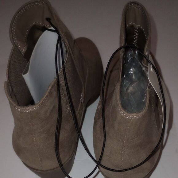 🆕👢 Arizona Charlton Booties - Dark Taupe - Picture 4 of 7